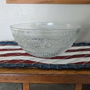 KIG Malaysia Fleur de Lis Trellis Serving/Salad Bowl